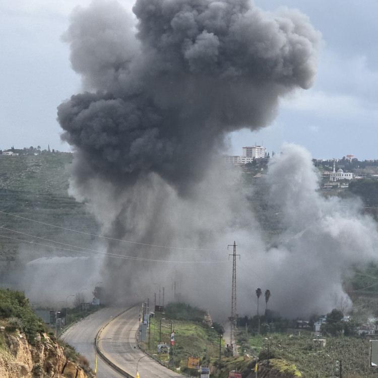 İSRAİL LÜBNAN'DA GEÇİŞ NOKTALARINI BOMBALIYOR