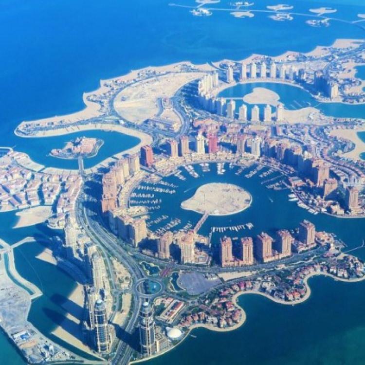 KATAR'DAKİ AKARYAKIT TANKERİ VURULDU