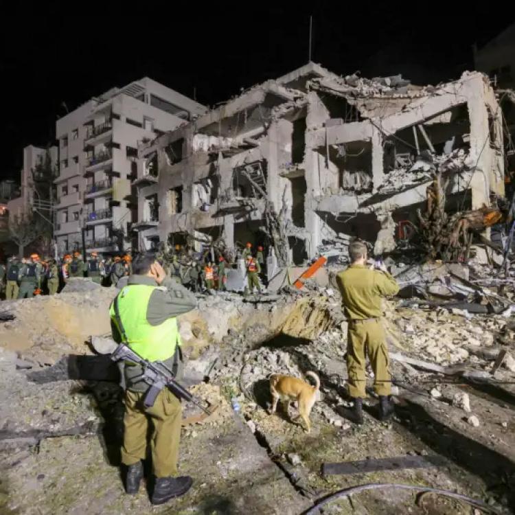 İRAN BASINI: ABD-İSRAİL TAHRAN'DA HAVALİMANI, SİNAGOG VE SİVİL YERLEŞİM YERLERİNE SALDIRDI