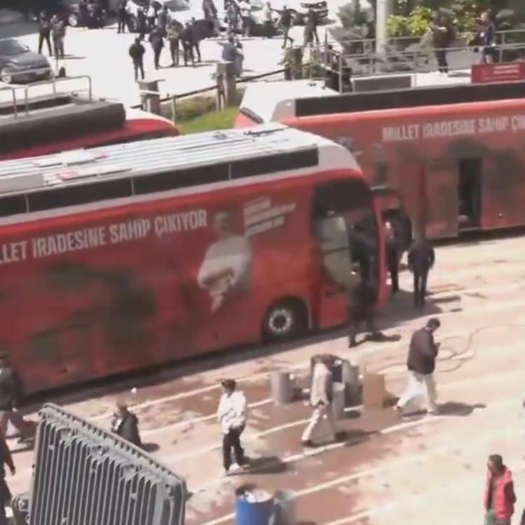 PARTİ OTOBÜSÜYLER BARİKAT KURDULAR