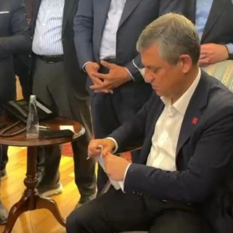 TEBLİGATI YIRTTI
