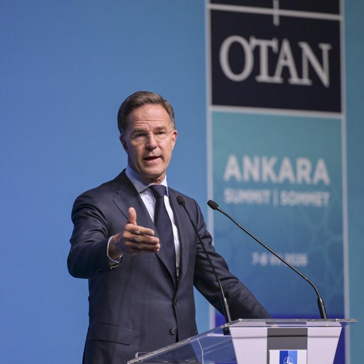 RUTTE: MÜTTEFİKLER 12 ADET A400 ALACAK