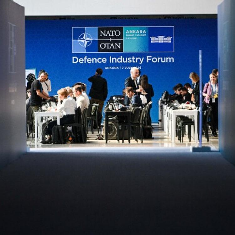NATO ZİRVESİ, SAVUNMA SANAYİİ FORUMU İLE BAŞLADI