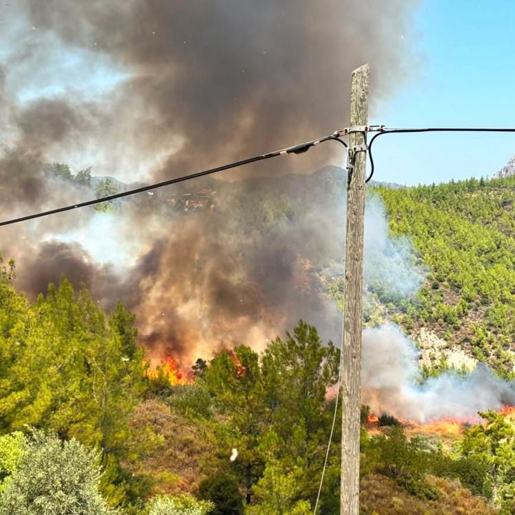 KEMER-KUMLUCA YOLU KAPATILDI