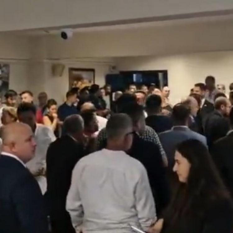 SALON KARIŞTI