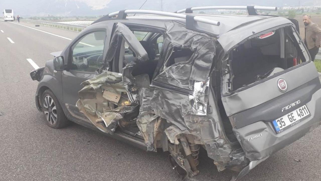 Manisa'da yolcu otobüs ile ticari araç çarpıştı: 5 yaralı