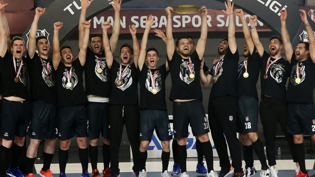 Beşiktaş Hentbol Takımı, şampiyonluk kupasını aldı