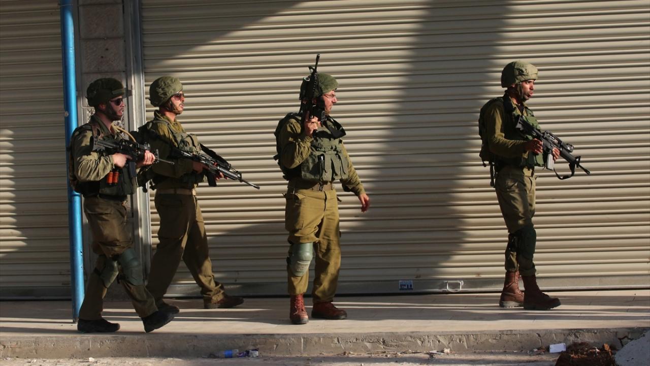 Filistinli genç, İsrail askerlerinin açtığı ateşle hayatını kaybetti