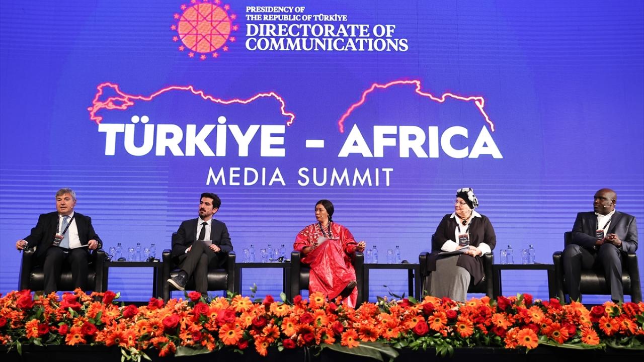 Türkiye-Afrika Medya Zirvesi'nde 'dijital kuşatma altında gazetecilik' konuşuldu