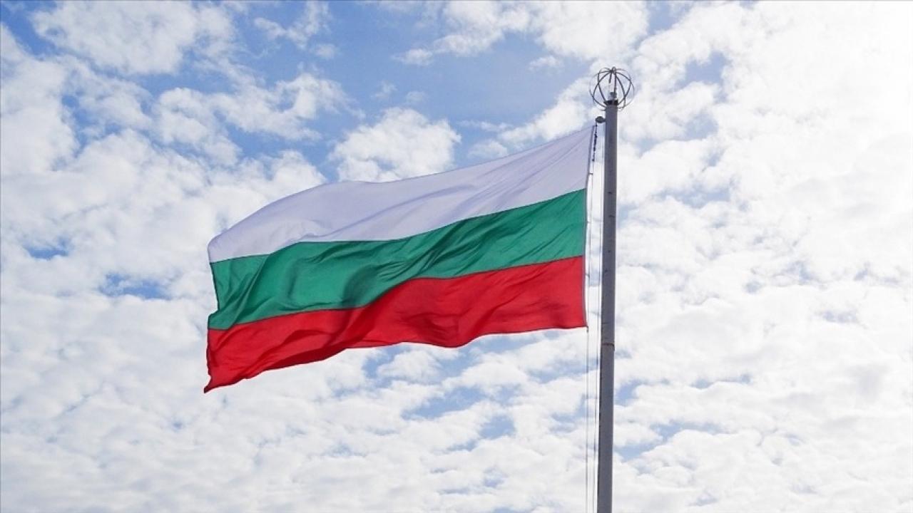 Bulgaristan’ın sınır dışı ettiği 70 Rus diplomat ülkeden ayrıldı