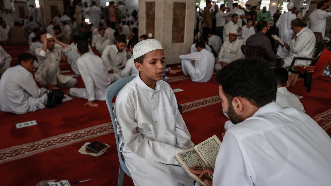 Gazze'de 1471 hafız tek celsede Kur'an-ı Kerim okuma programına katıldı 3 gazzede 1471 hafiz tek celsede kuran i kerim okuma programina katildi 1692137043 5418