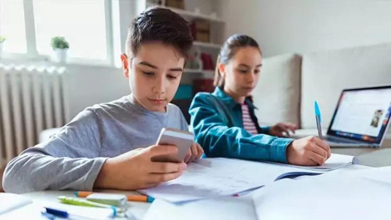 Sosyal Medya Kullanımı ve Zeka Seviyesi: Uluslararası Hareket Başladı