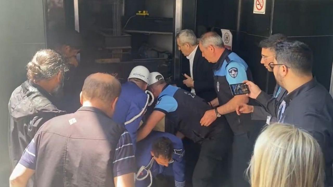 Ünlü Sanatçı İlhan Şeşen'in Cenazesi Caddebostan Kültür Merkezi'nde Beklenmedik Bir An: Asansörde Mahsur Kaldı!