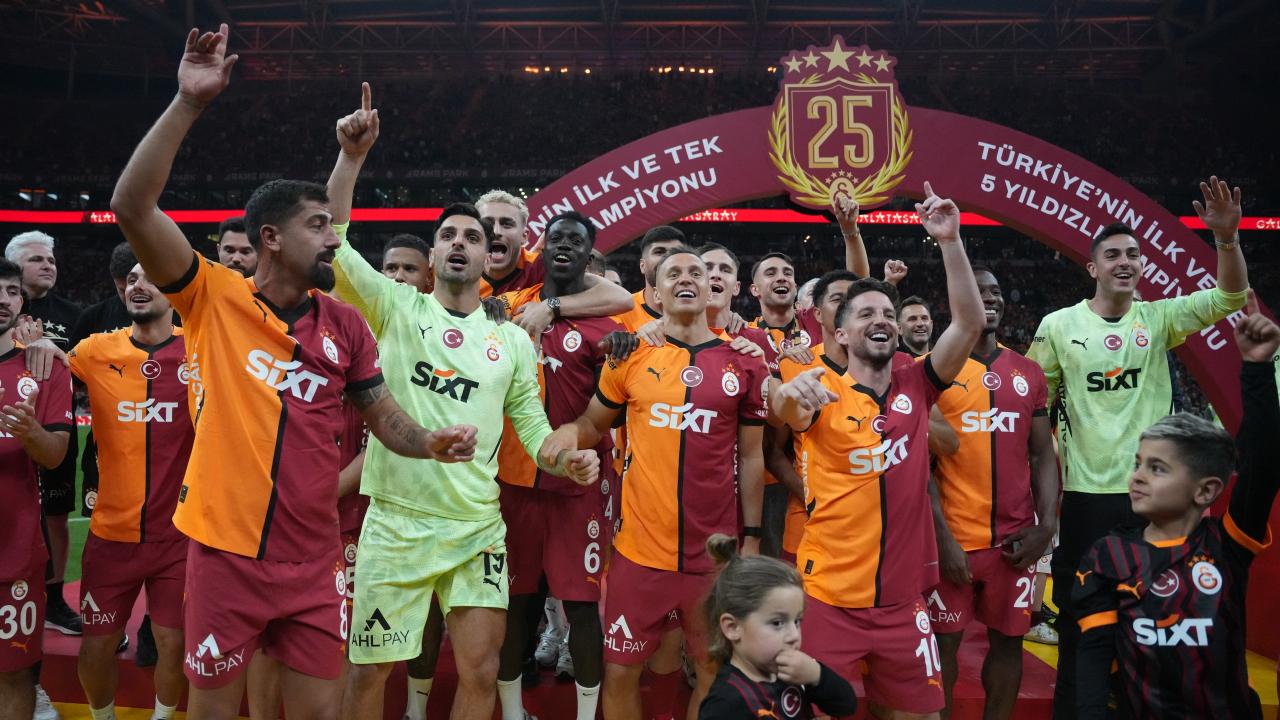 2 bin 250 TL'ye satılacak: Darphane'den Galatasaray'a 'hatıra parası'