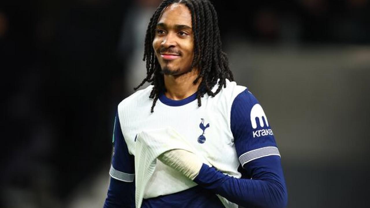 Avrupa devinde tarihi an! Sahaya çıkan ilk Müslüman futbolcu olacak