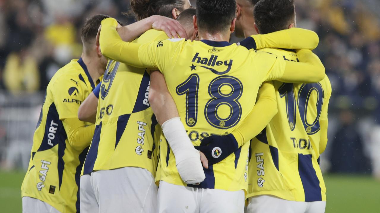 Fenerbahçe eski yıldızını almaya yakın: Dönmeye sıcak bakıyor