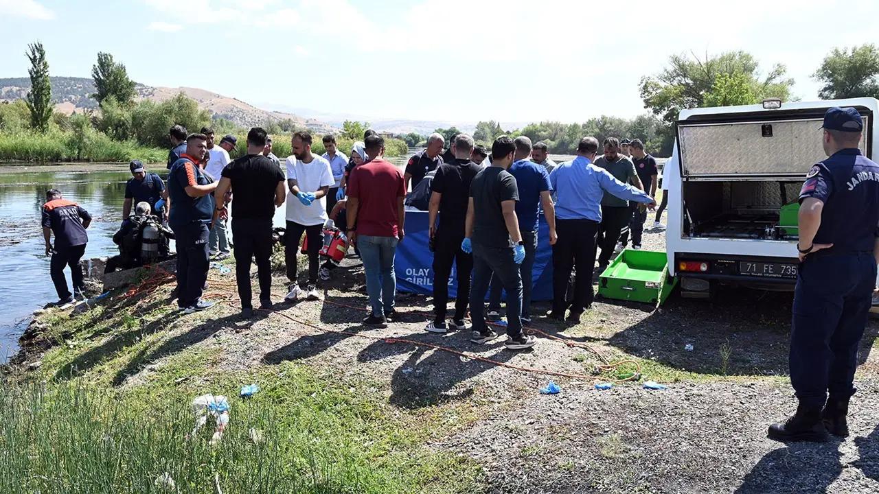 Kızılırmak'a düşen arkadaşını kurtarmak isterken birlikte boğuldular