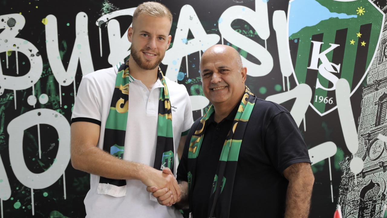 Süper Lig ekibinde flaş transfer! Galatasaray'ın rakibinden aldılar