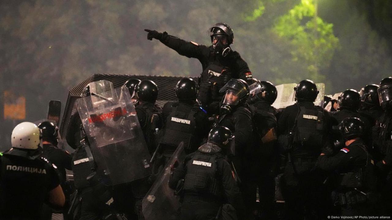 Büyük kaos! Vucic’ten sert tepki: Aşağılıklar, gidin kendi ülkenizi yıkın!