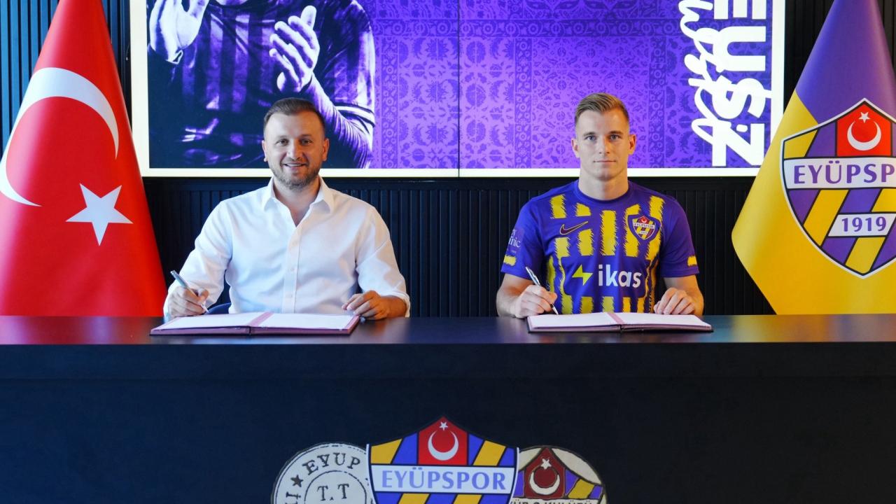 2 aydır maçlarını izlediler: 22 yaşında İstanbul takımına transfer oldu