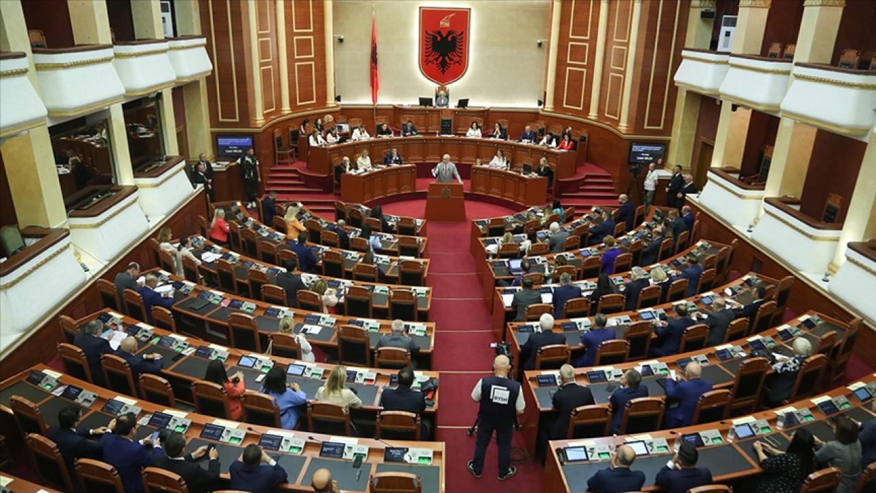 Arnavutluk, kabinede yapay zeka destekli sanal bakana yer verilen ilk ülke oldu