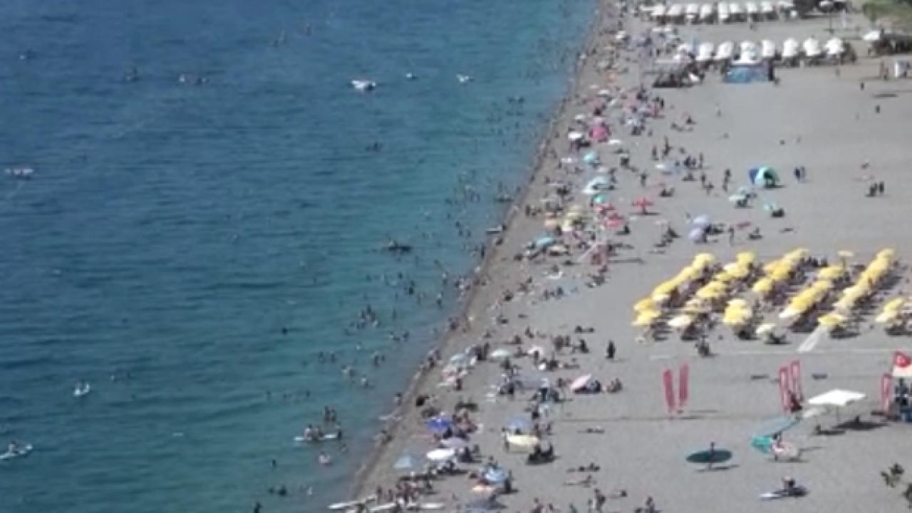 Eylül ayında Antalya sahilleri doldu taştı! Termometreler 37 dereceyi gösterdi