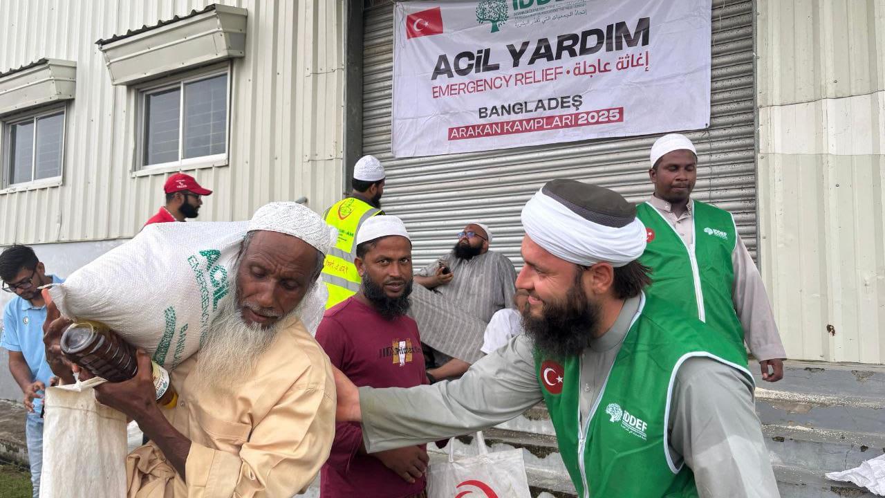 İDDEF’ten arakanlı mazlum ailelere 90 ton gıda yardımı