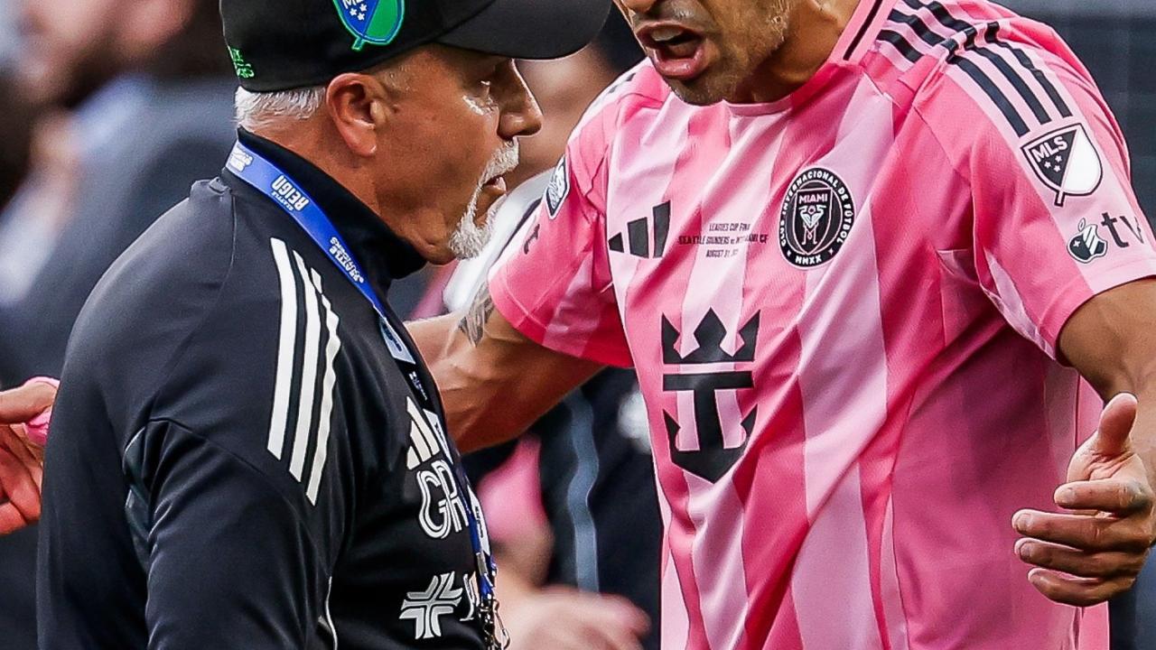 Irkçılık, ısırma, tükürme! Efsane oyuncu skandalla…