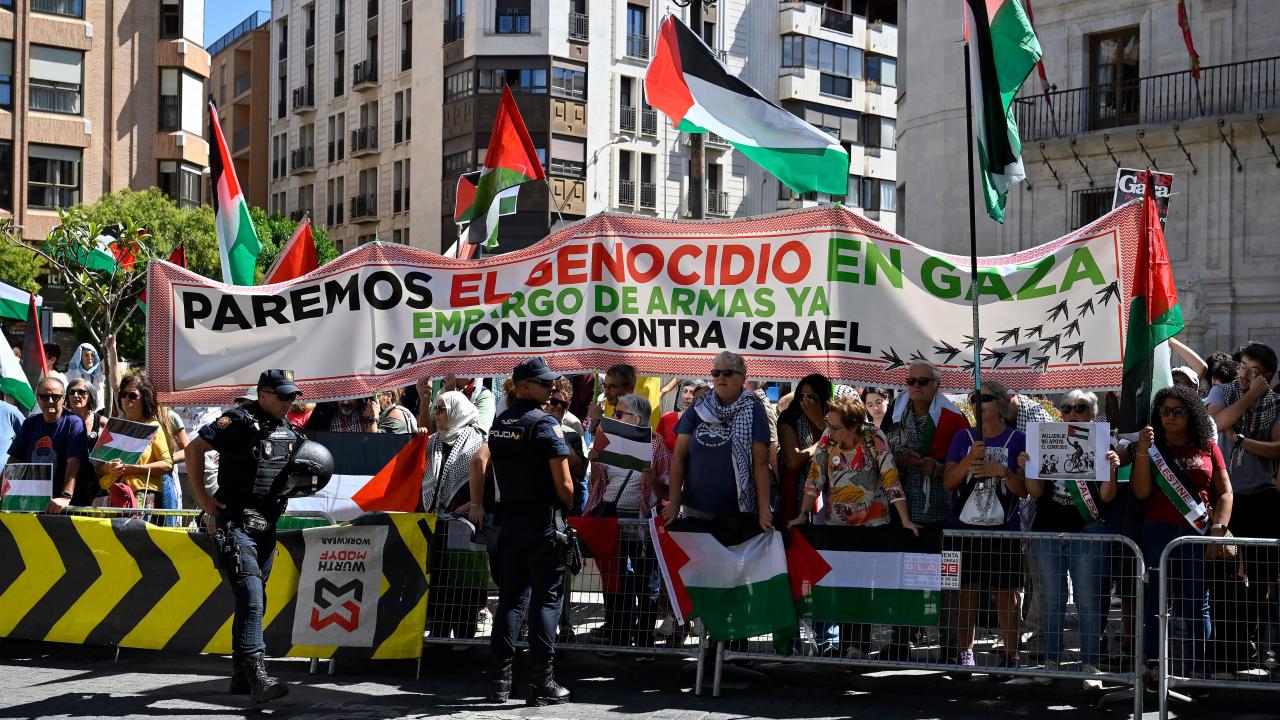 İspanya'da İsrailli bisikletçiler 'jandarmayla' ko…