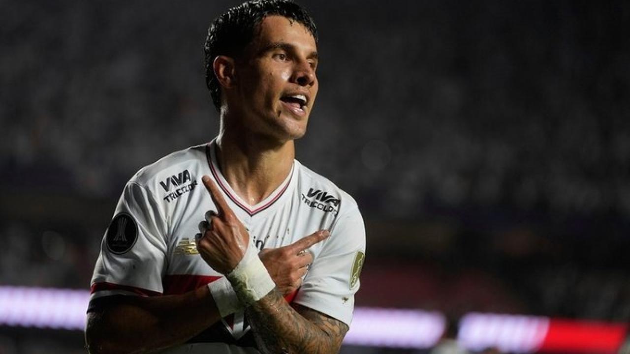 Menajerler Beşiktaş'a milli futbolcuyu önerdi! Kar…