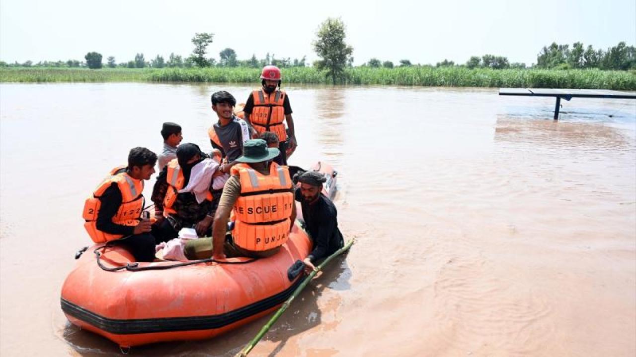 Pakistan'da sel bilançosu ağırlaşıyor... Son 24 saatte 122 bin tahliye daha!