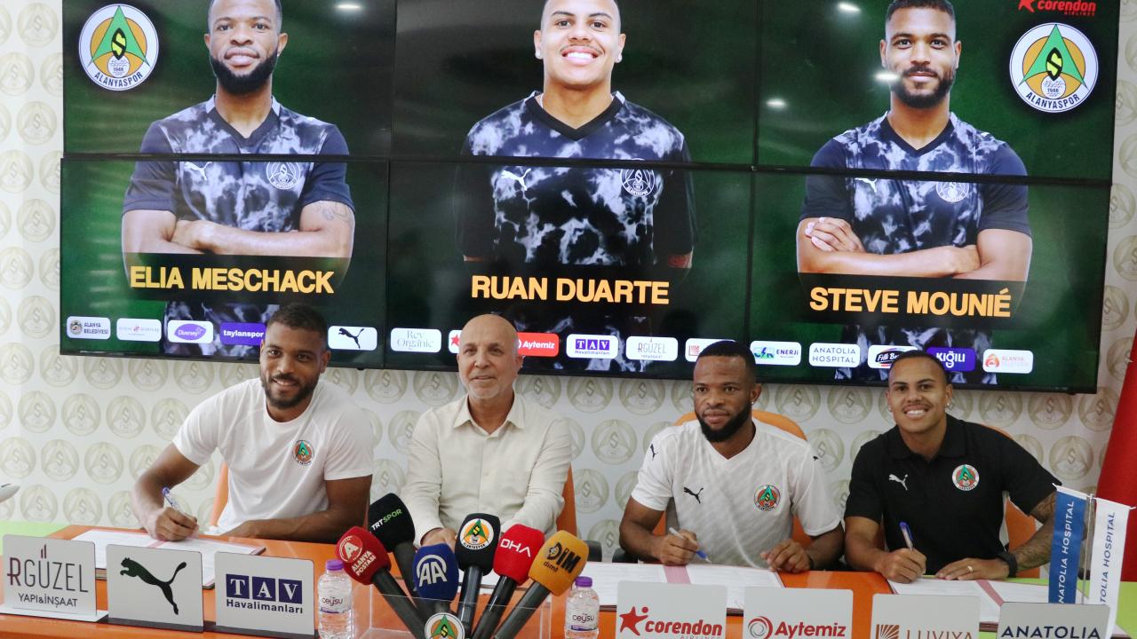 Süper Lig ekibi transfer son gününde üç oyuncuyu k…