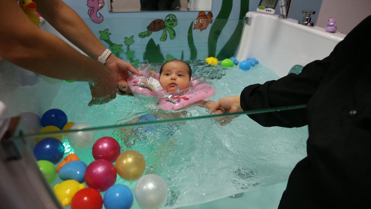 Bebeklerin fiziksel gelişimi için devlet hastanesinde jakuzi ve masaj hizmeti