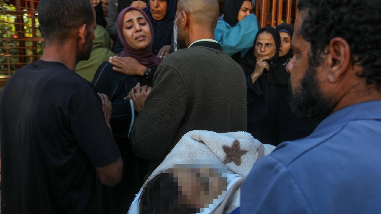 Gazze'de 7 aylık bebek annesinin kucağındayken İsrail kurşunuyla can verdi