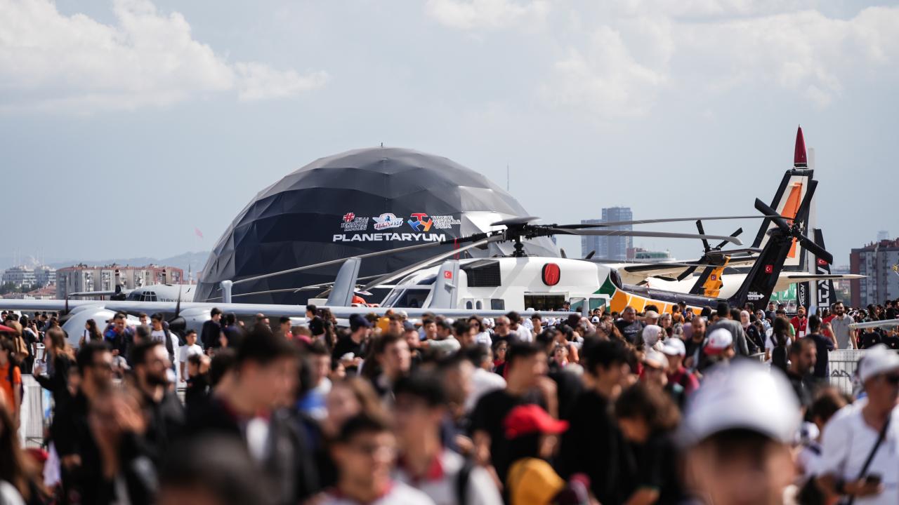 TEKNOFEST coşkusu ikinci gününde solo hızında devam ediyor! Binlerce kişi alana akın etti!