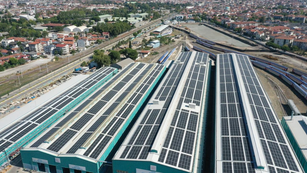 Bakan Uraloğlu: Milli Hızlı Tren ve Gaziray projesi güneş enerjisi ile üretilecek