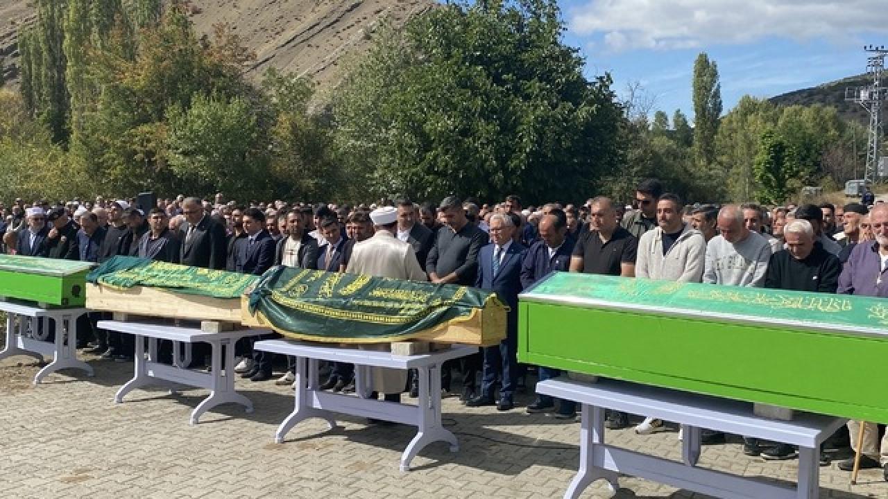 Sivas'ta kazada ölen 4 kişi toprağa verildi