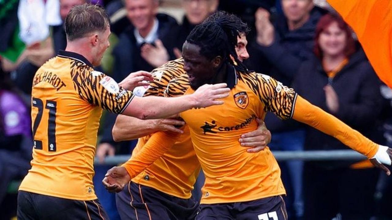 88’de penaltı kaçtı! Hull City, Süper Lig’in eski yıldızıyla 3 puanı cebine koydu