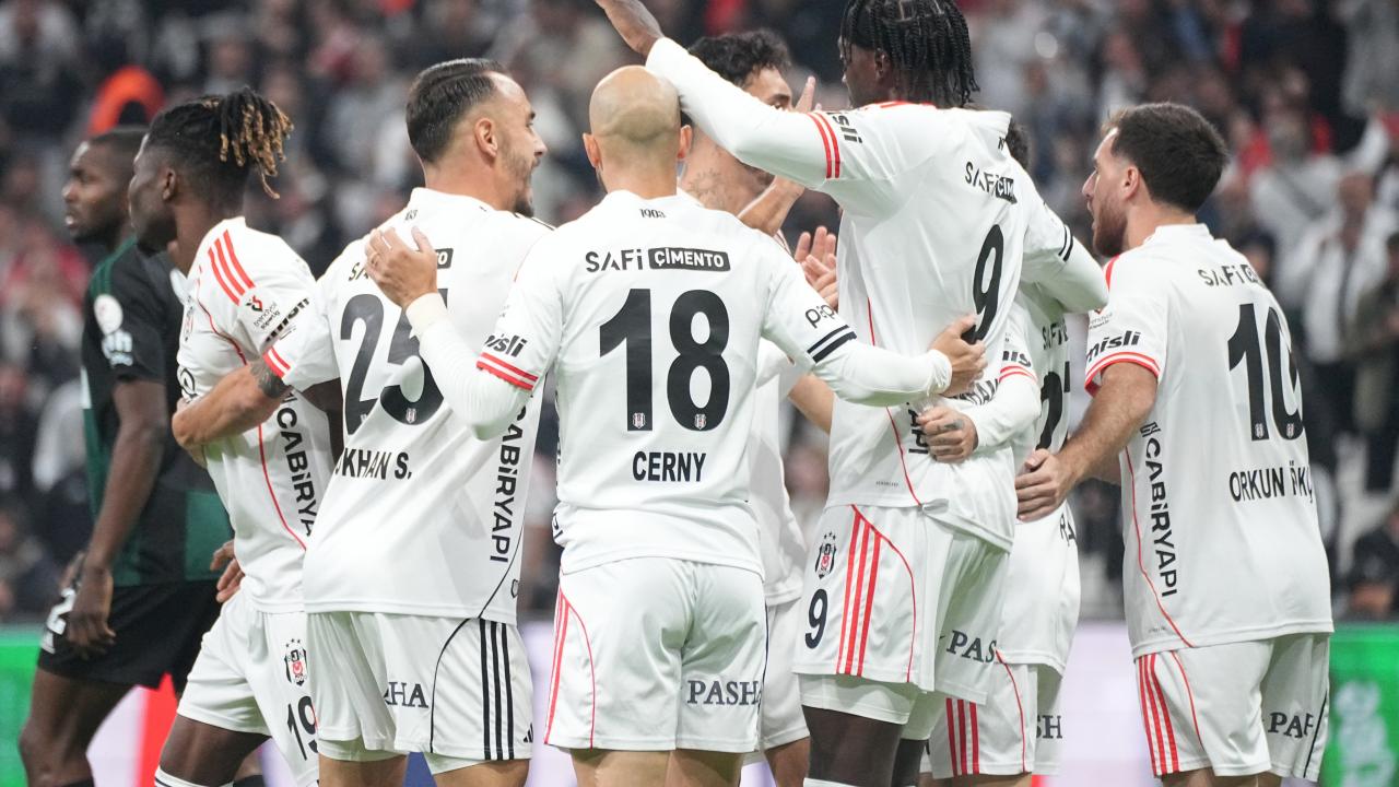 Derbi öncesi sakatlık! Beşiktaş’ın golcüsü maça devam edemedi