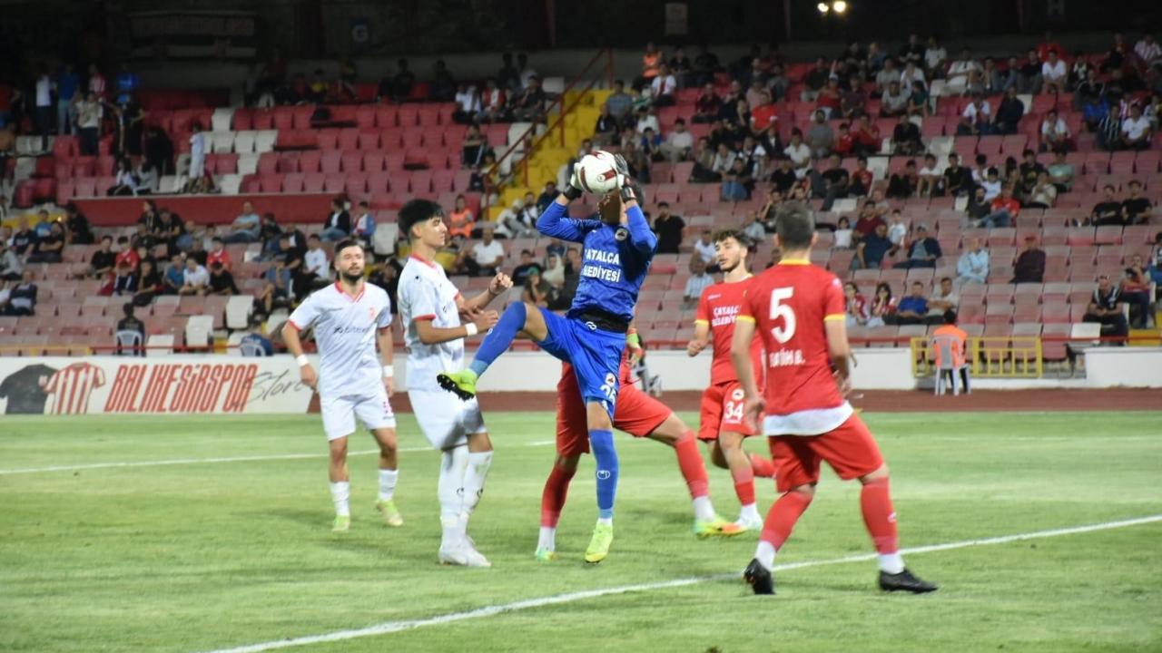 Süper Lig'in eski efsanesi korner kuralına takıldı: Yönetim istifa etti