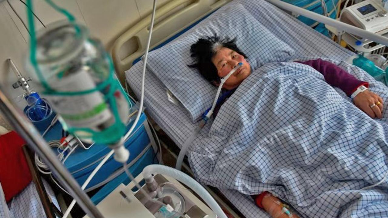 Çin'de akılalmaz tedavi! Yaşlı kadın 8 canlı kurbağa yuttu