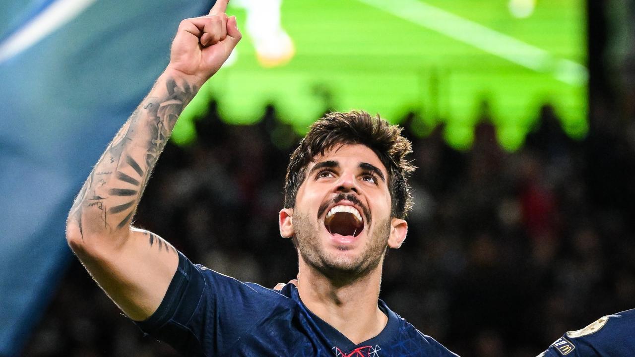 Galatasaray Şampiyonlar Ligi kupalı 21'lik stoperin peşinde