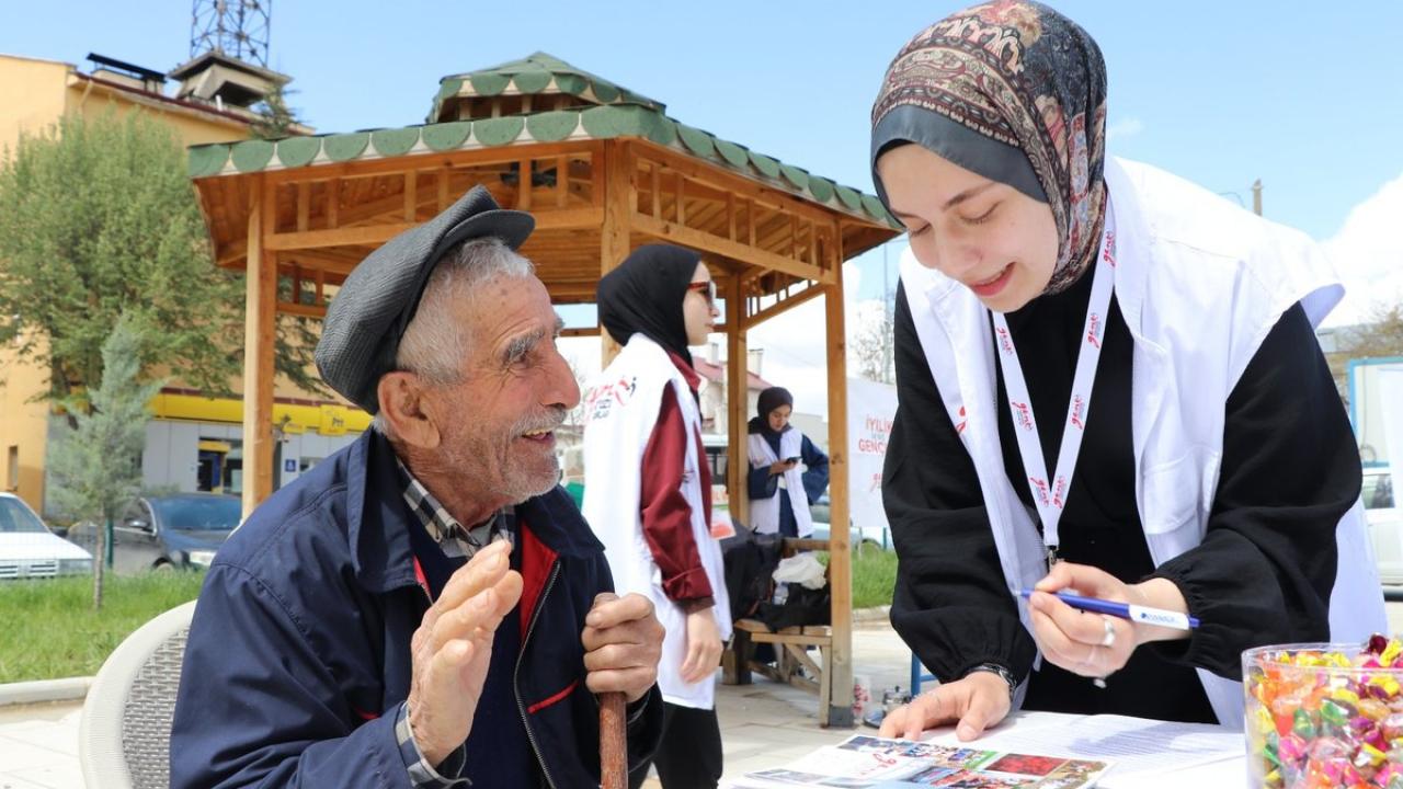 Genç Yeryüzü Doktorları çalışmalarıyla örnek oluyor