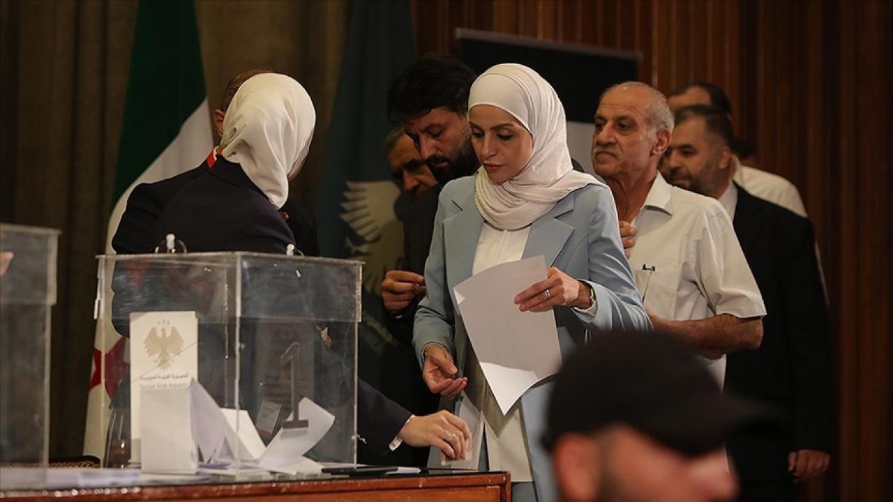 Suriye’de sandık kuruldu! Yıllar sonra gelen özgür seçim!