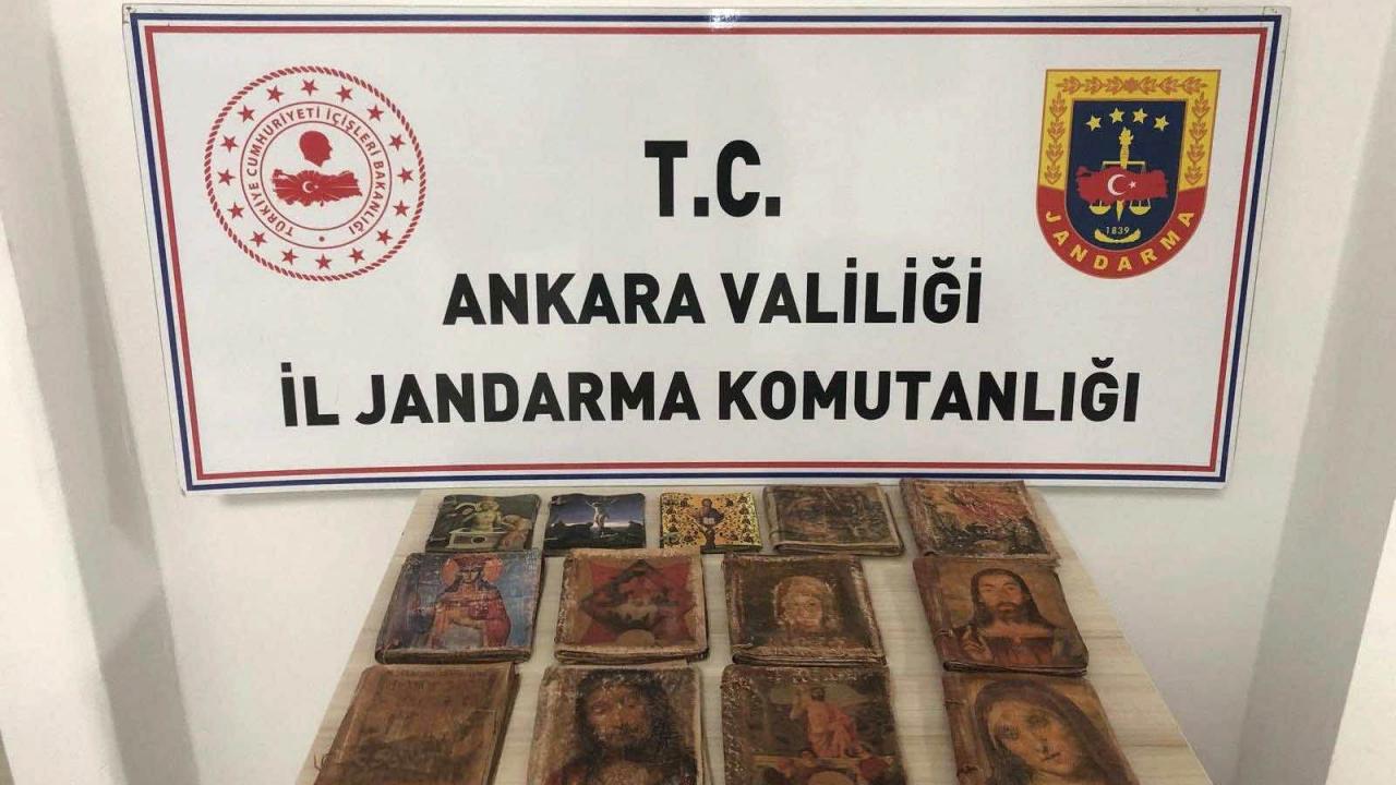 6 milyon dolar değerinde el yazması kitaplar ele geçirildi