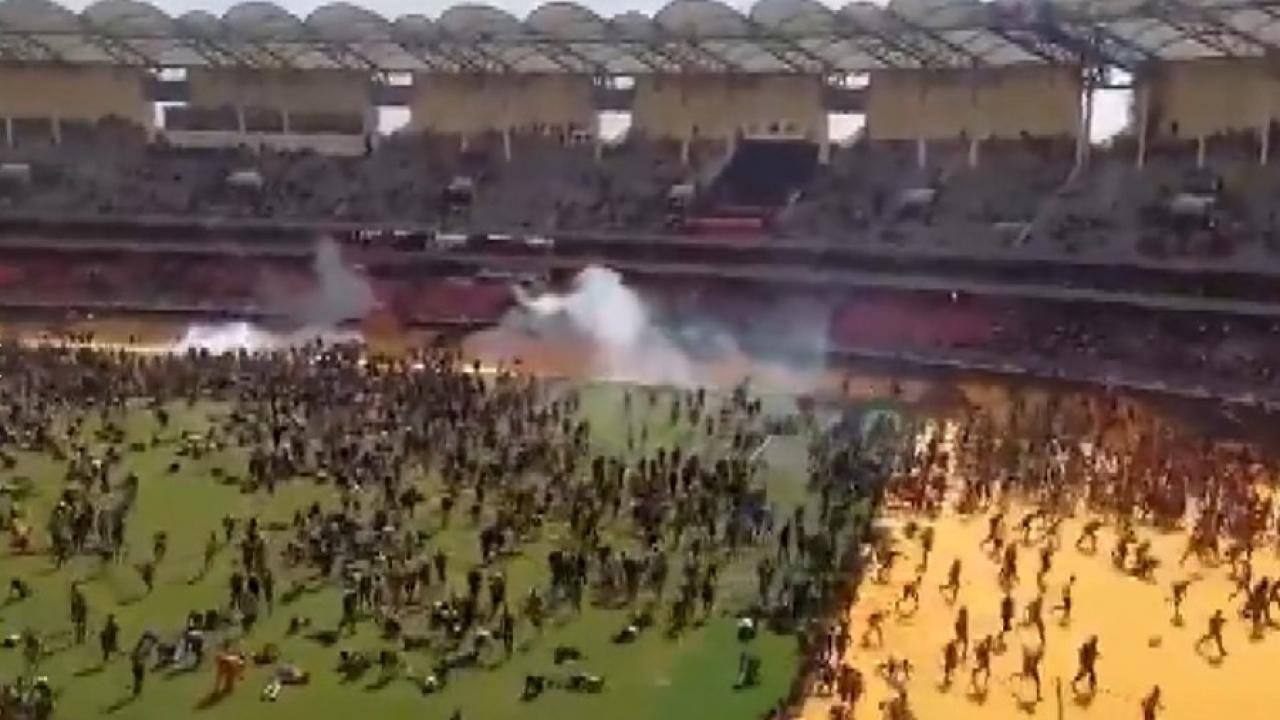 Eski Başbakanın cenazesinde katliam! Stadyumu kana buladılar