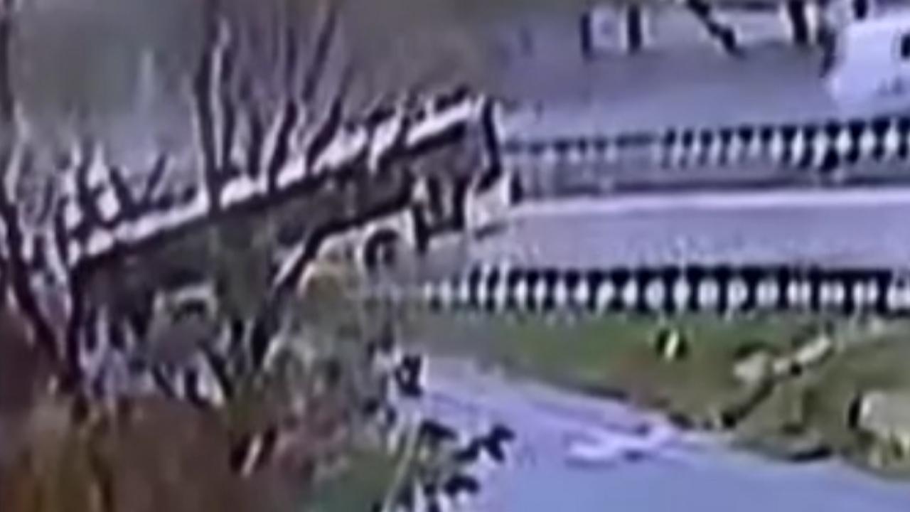 İstanbul’da yağmur kazası: İETT otobüsü kayarak yoldan çıktı