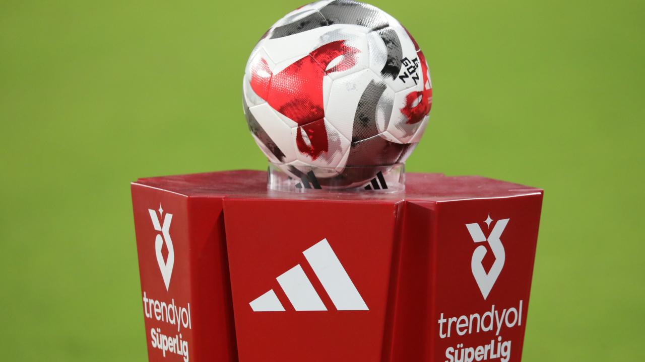 Süper Lig ekibi gece yarısı ateş püskürdü: Marifet racon kesmekte mi?