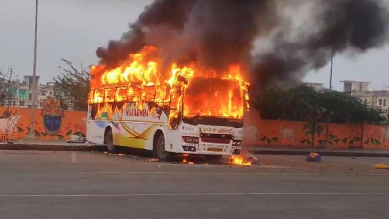 Yolcu otobüsü alev alev yandı: 19 kişi öldü