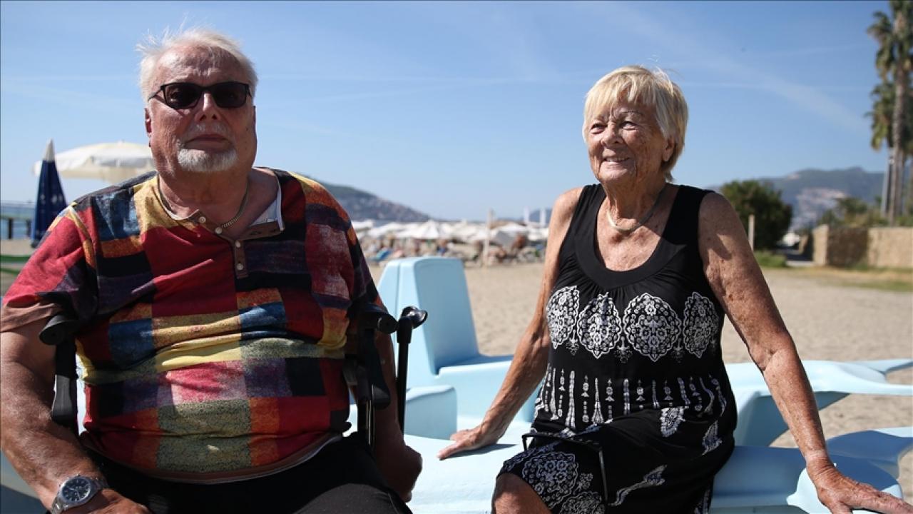 Alman çift 36 yılda 101 kez tatil için Alanya'ya geldi